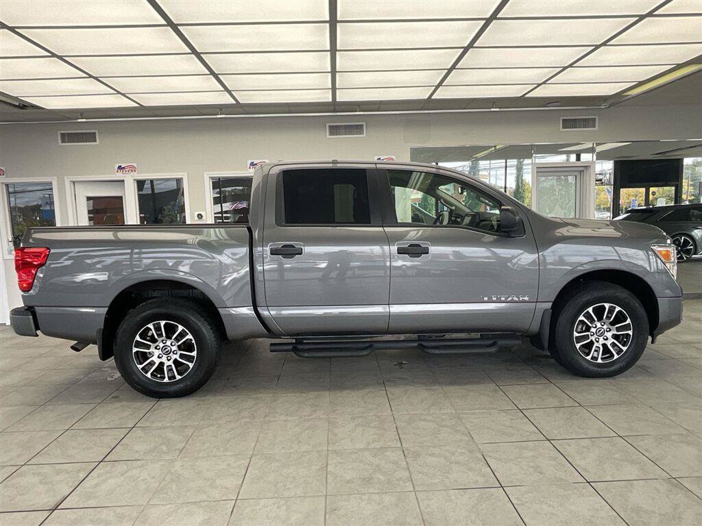 Used 2023 Nissan Titan SV w/ SV Convenience Package AWD/4WD image 4