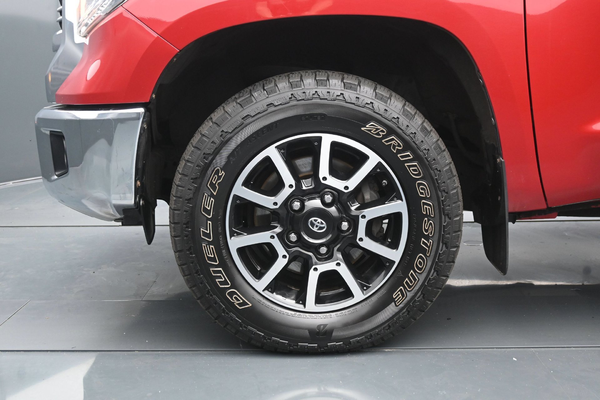 Used 2017 Toyota Tundra SR5 w/ TRD Off Road Package AWD/4WD image 24