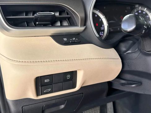 Used 2023 Toyota Highlander XLE image 19