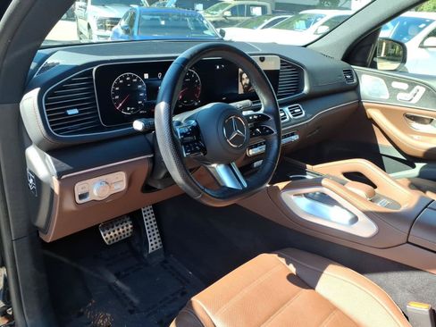 Used 2025 Mercedes-Benz GLS 580 4MATIC image 26