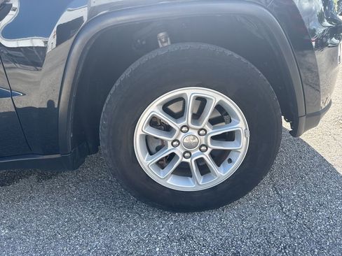 Used 2019 Jeep Grand Cherokee Laredo image 17