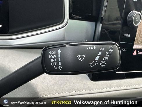 Certified 2025 Volkswagen Taos SE w/ Panoramic Sunroof Package image 36