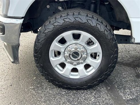 Used 2024 Ford F250 XLT image 11