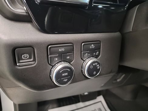 Used 2024 GMC Sierra 1500 SLE image 21