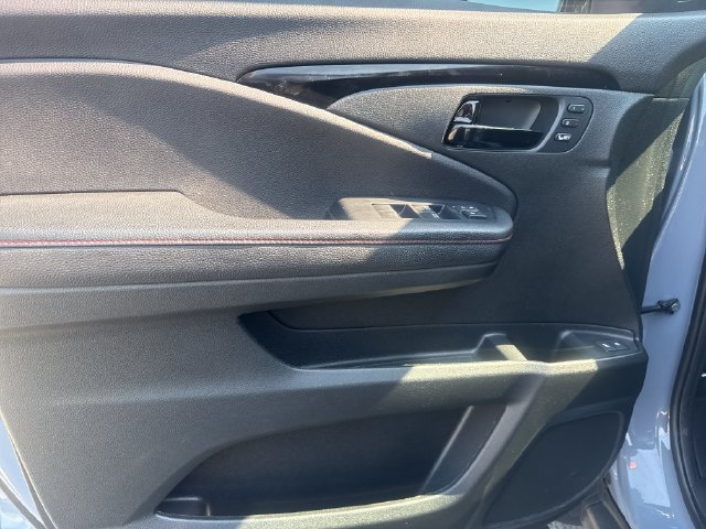 Certified 2025 Honda Passport Black Edition image 9