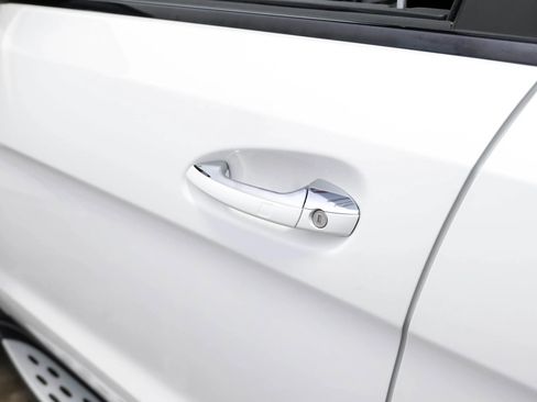 Used 2018 Mercedes-Benz GLS 550 GLS 550 4MATIC Sport Utility 4 w/ Driver Assistance Package image 34