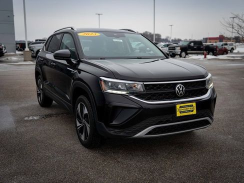 Used 2023 Volkswagen Taos SE image 3