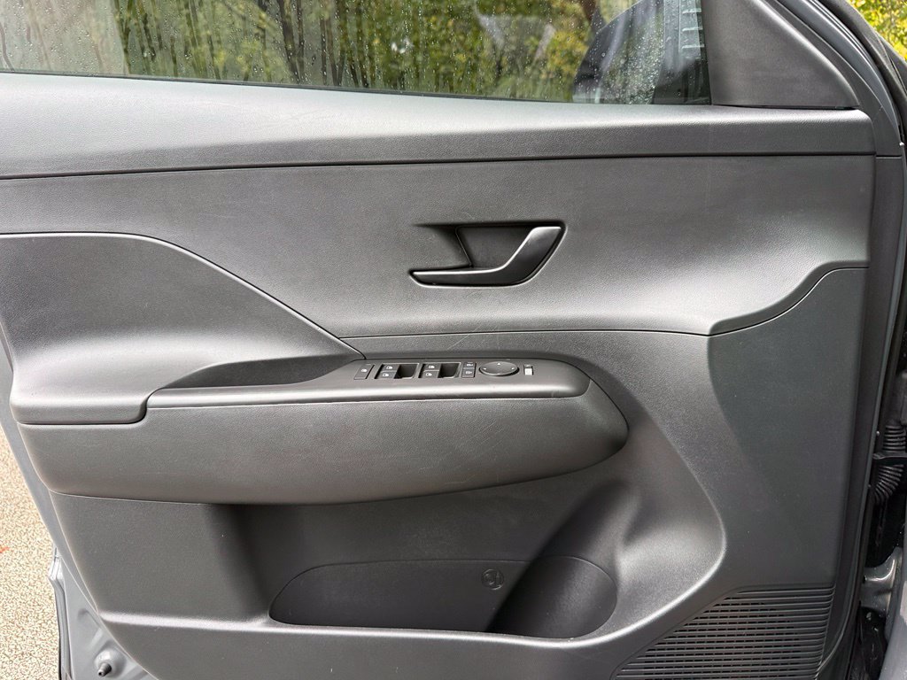 Used 2025 Hyundai Kona SEL FWD image 19