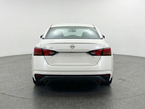 Used 2025 Nissan Altima 2.5 SV image 6