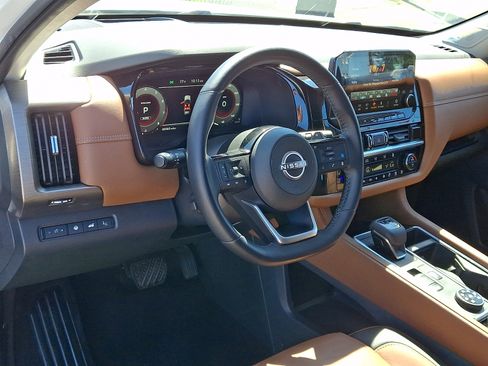 Certified 2023 Nissan Pathfinder Platinum AWD/4WD image 17