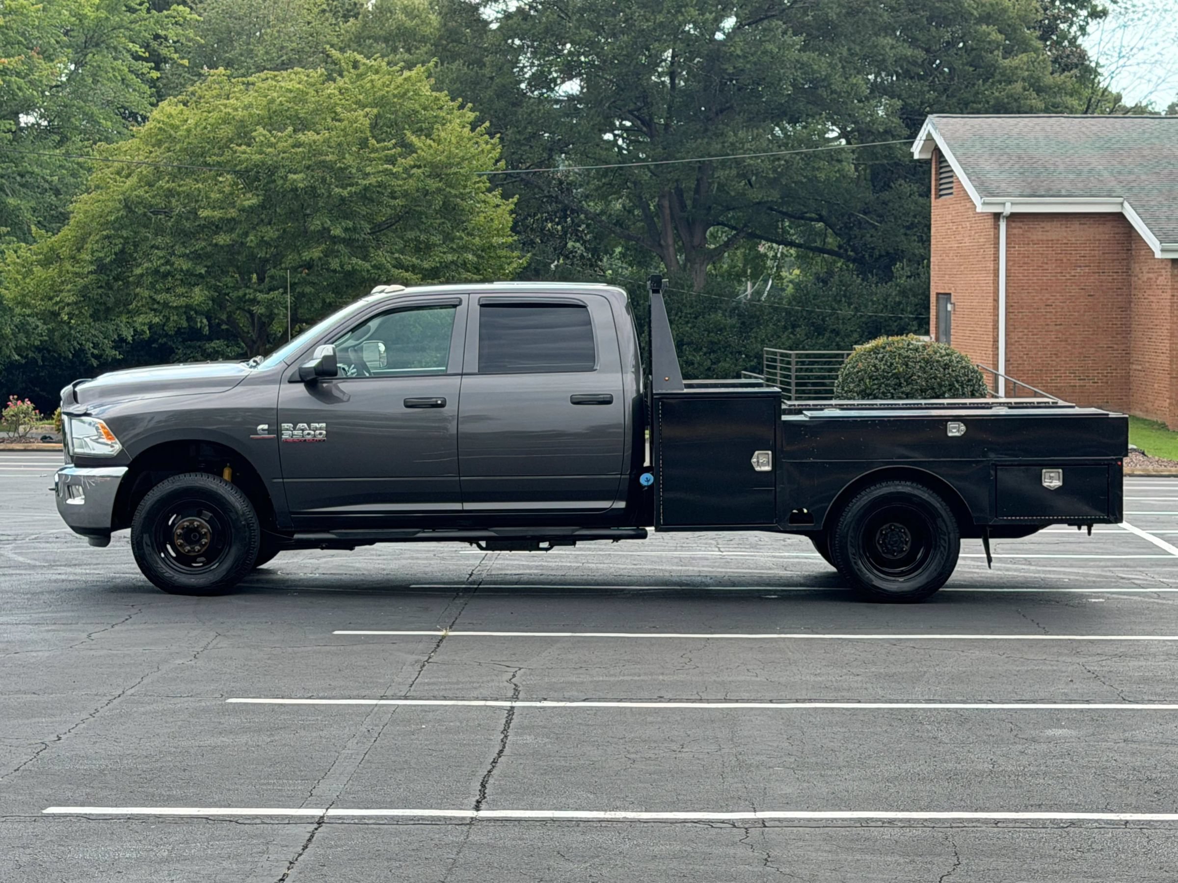 Used 2018 RAM 3500 Tradesman w/ Chrome Appearance Group AWD/4WD image 2