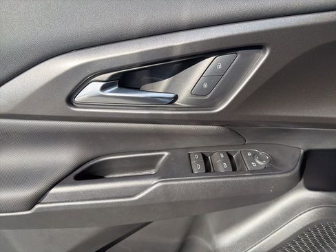 New 2026 Chevrolet Equinox EV LT image 18