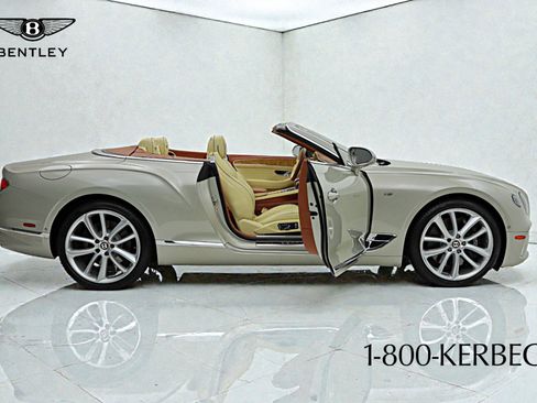 Used 2020 Bentley Continental GT image 16