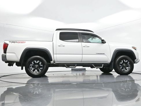 Used 2018 Toyota Tacoma TRD Off-Road AWD/4WD image 49