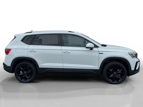 Certified 2023 Volkswagen Taos SE w/ Black Wheel Package FWD image 6