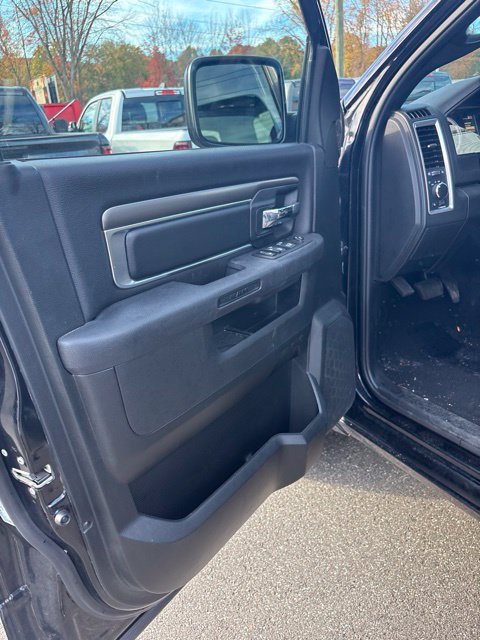 Used 2024 RAM 1500 Warlock AWD/4WD image 32