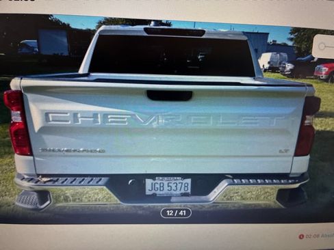 Used 2023 Chevrolet Silverado 1500 LT AWD/4WD image 5