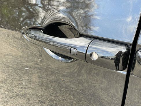 Used 2025 Chrysler Pacifica Limited image 40