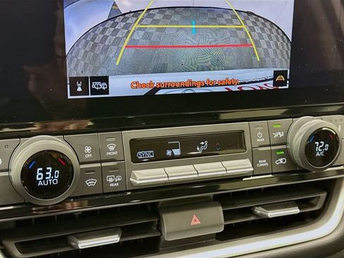 Used 2024 Toyota Grand Highlander AWD image 16