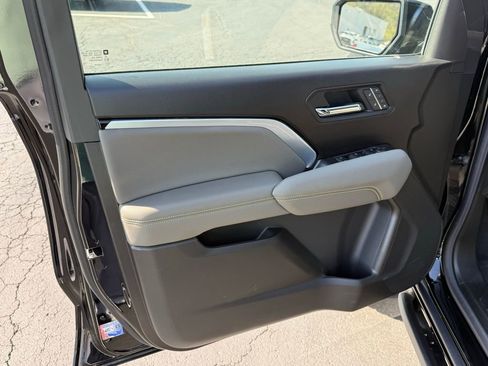 New 2026 Chevrolet Colorado ZR2 w/ Technology Package AWD/4WD image 15