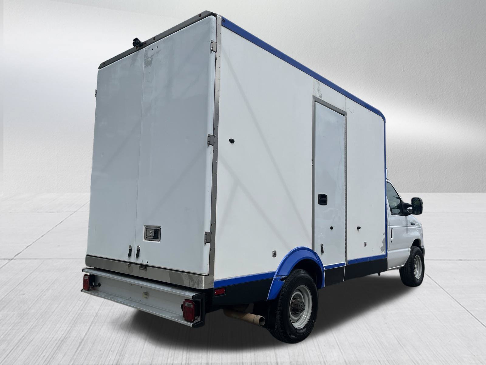 Used 2023 Ford E-350 and Econoline 350 Super Duty w/ Power Windows & Locks Group RWD image 6