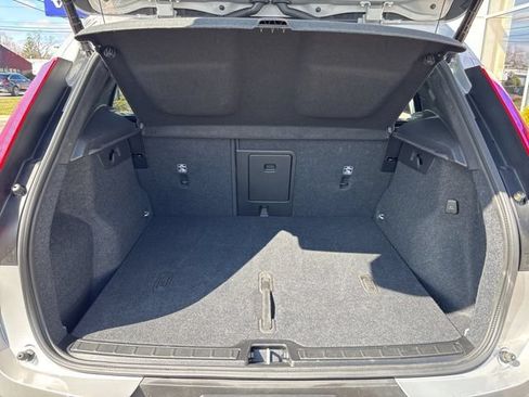 Used 2025 Volvo XC40 B5 Plus AWD/4WD image 12
