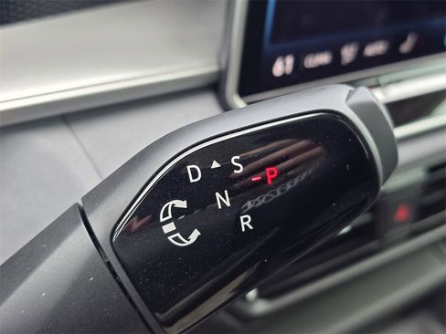 New 2026 Volkswagen Tiguan SE image 15