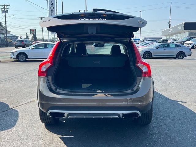 Used 2016 Volvo V60 T5 Cross Country Platinum AWD/4WD image 8