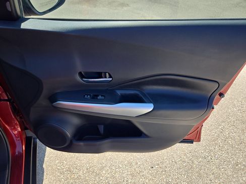 Used 2019 Nissan Kicks SR w/ SR Premium Package FWD image 28