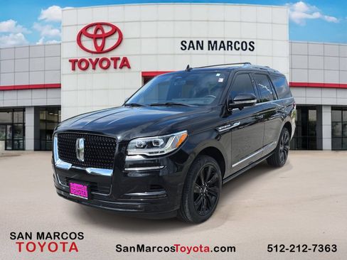Used 2023 Lincoln Navigator Reserve AWD/4WD image 1
