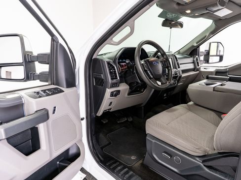 Used 2017 Ford F250 XLT w/ XLT Premium Package image 13