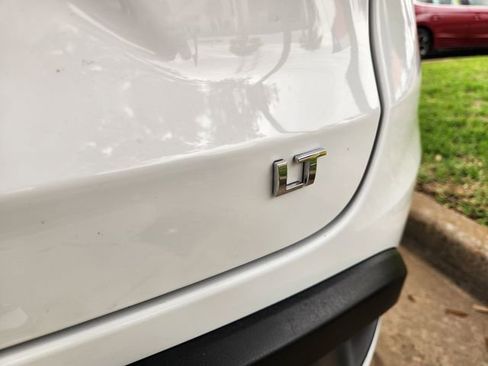 Used 2025 Chevrolet Trax LT FWD image 9