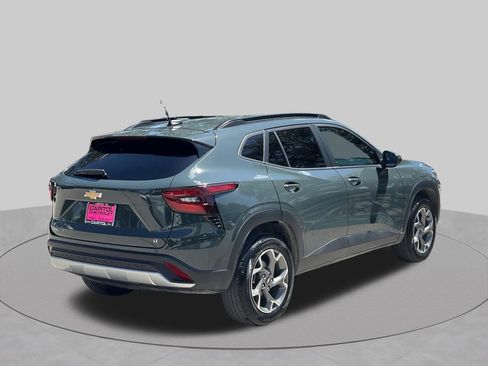 Used 2025 Chevrolet Trax LT w/ Driver Confidence Package FWD image 6