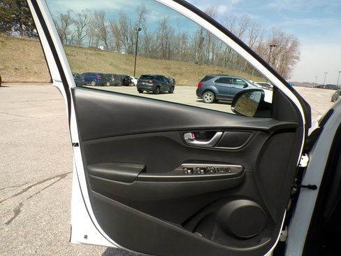 Used 2023 Hyundai Kona SEL w/ Convenience Package image 12