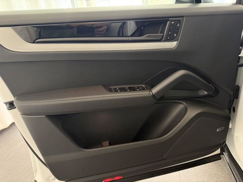 Certified 2025 Porsche Cayenne Coupe image 15
