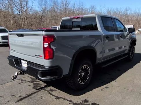 Used 2025 Chevrolet Silverado 1500 ZR2 w/ Technology Package image 8