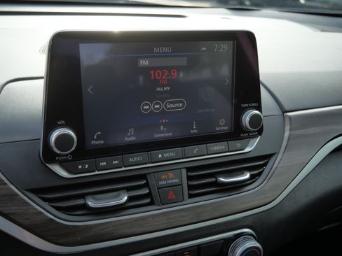 Used 2025 Nissan Altima 2.5 SV FWD image 22
