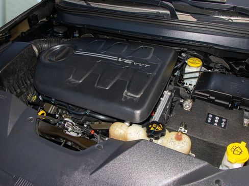 Used 2019 Jeep Cherokee Trailhawk image 30