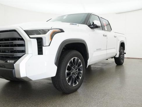 New 2026 Toyota Tundra Limited AWD/4WD image 32