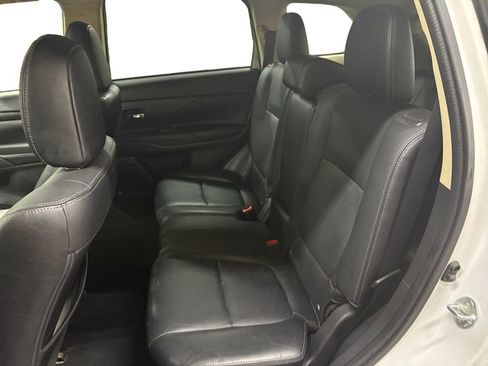 Used 2016 Mitsubishi Outlander GT image 16