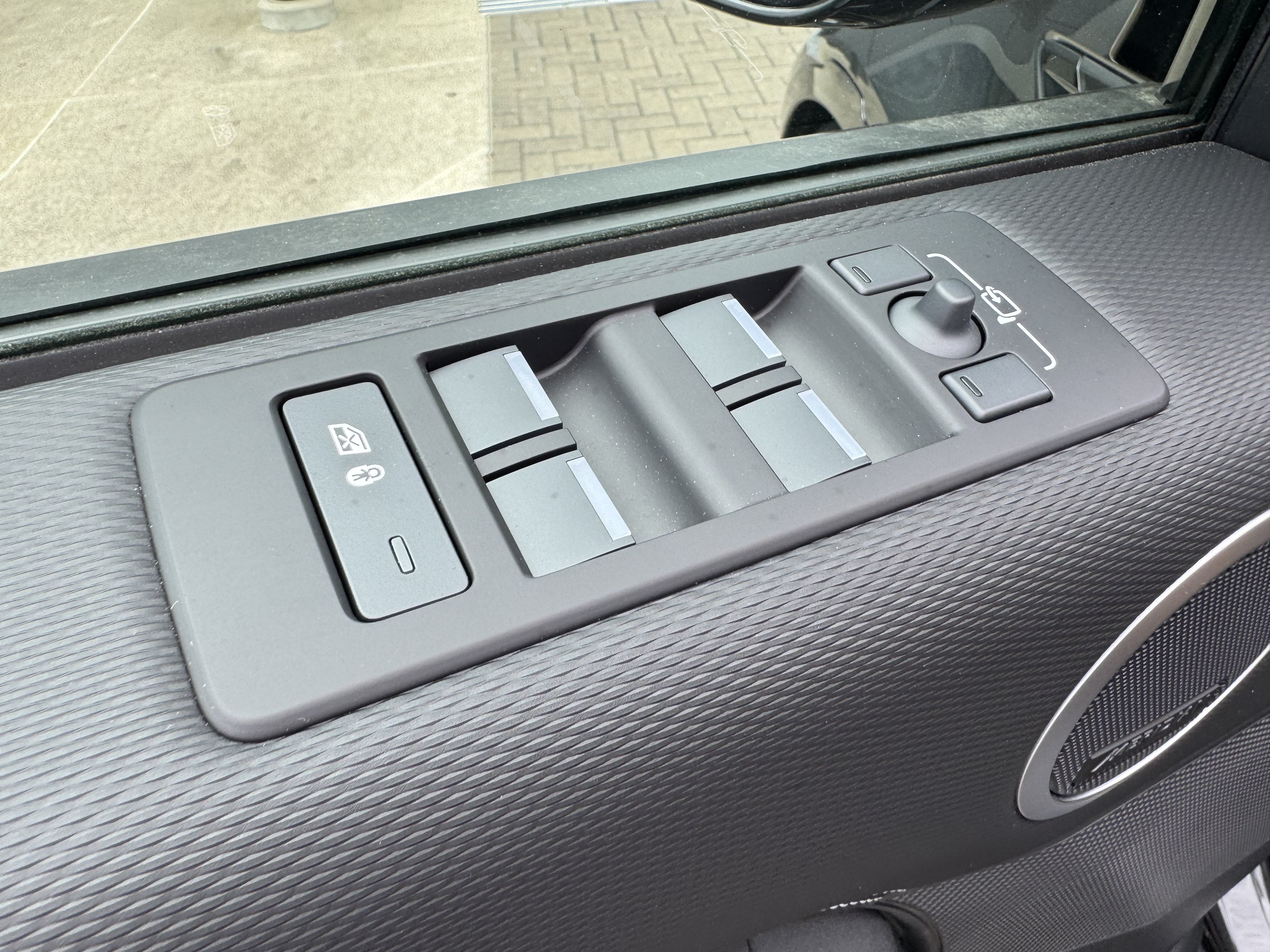 New 2026 Land Rover Discovery Limited Edition AWD/4WD image 11
