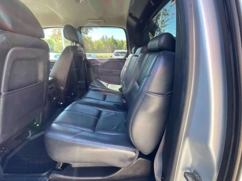 Used 2012 Chevrolet Avalanche LT AWD/4WD image 21
