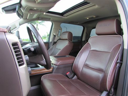 Used 2018 Chevrolet Silverado 1500 High Country image 7