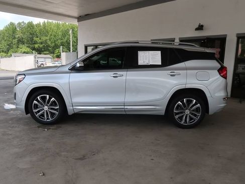 Used 2020 GMC Terrain Denali w/ LPO, Floor Liner Package FWD image 4