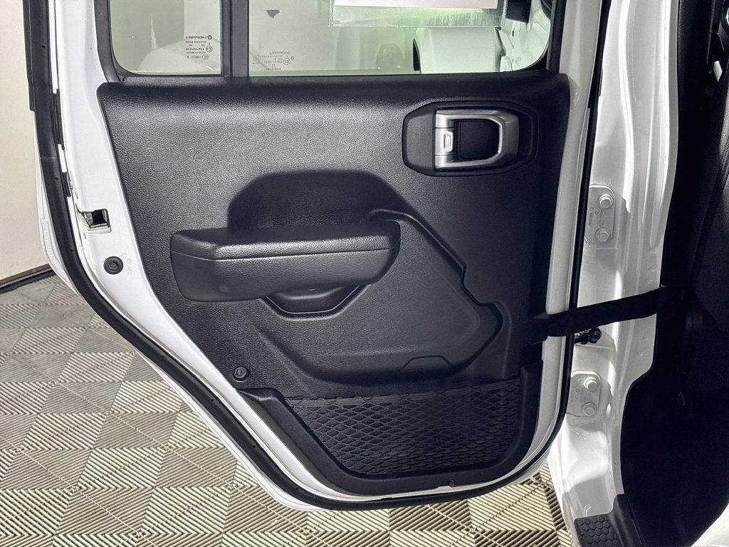 Used 2024 Jeep Wrangler Unlimited w/ Convenience Group AWD/4WD image 19