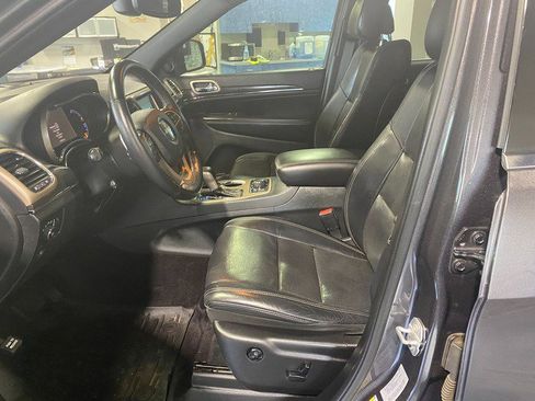 Used 2017 Jeep Grand Cherokee Limited w/ Luxury Group II image 12