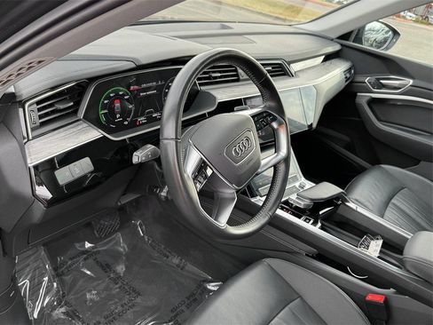 Used 2021 Audi e-tron Premium w/ Convenience Plus Package image 17