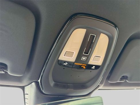 Used 2022 Volvo XC60 B5 Inscription w/ Advanced Package image 34