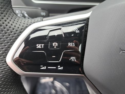 Certified 2024 Volkswagen Tiguan SEL R-Line image 17