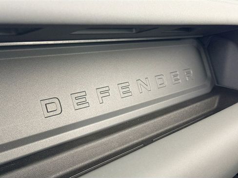 Used 2025 Land Rover Defender 110 X-Dynamic SE image 22